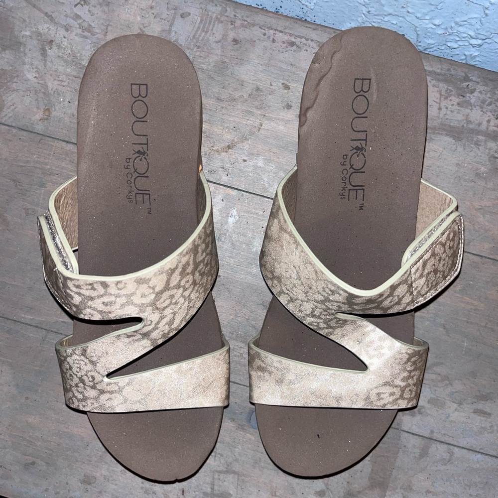 Corkys Wedge Animal Print Sandals (size 8 w)